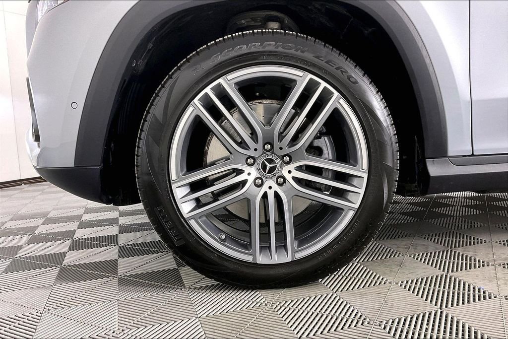 Used 2026 Black Mercedes-Benz GLS 450 image 8