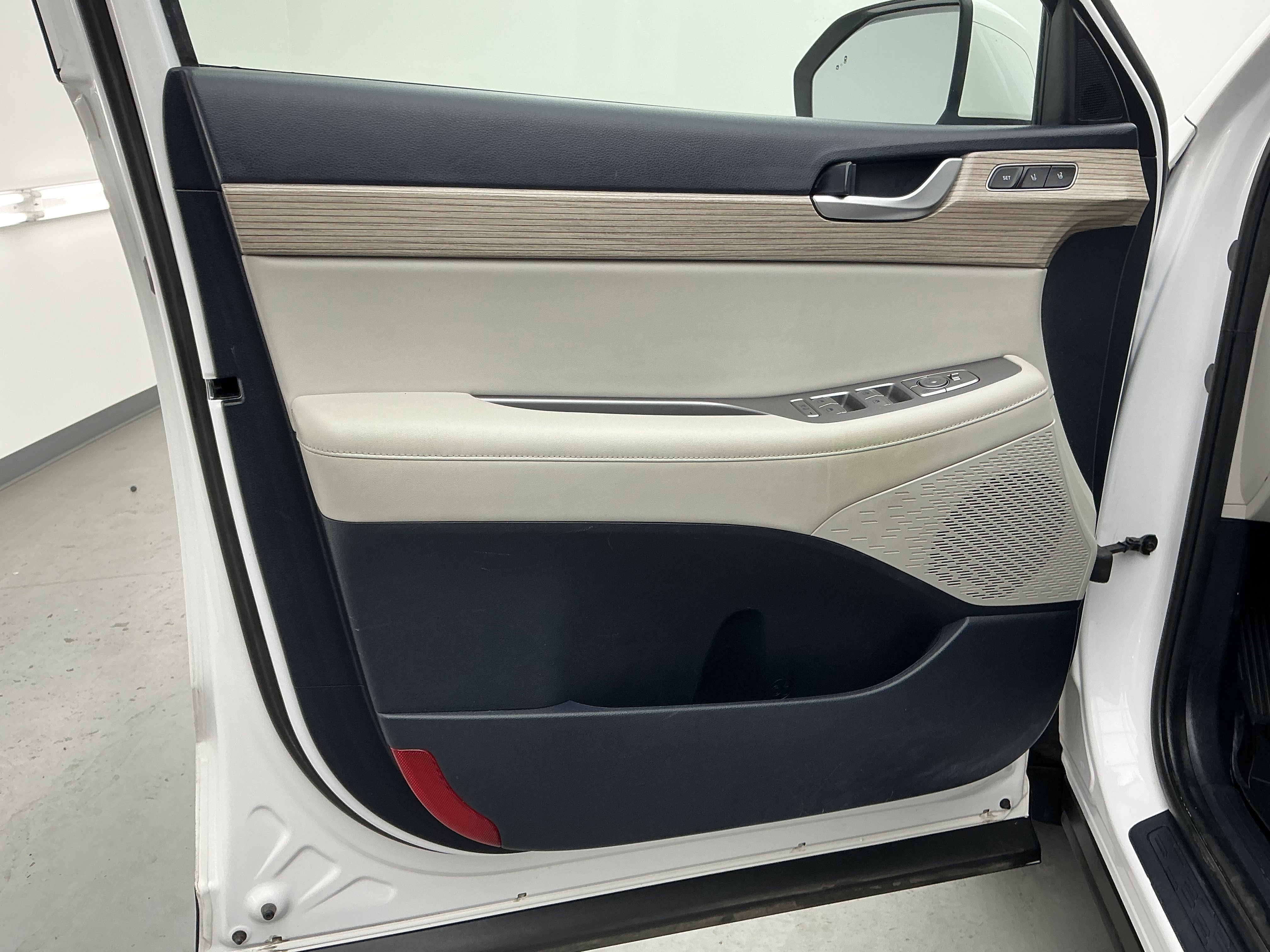 Used 2021 Hyper White Hyundai SEL image 15