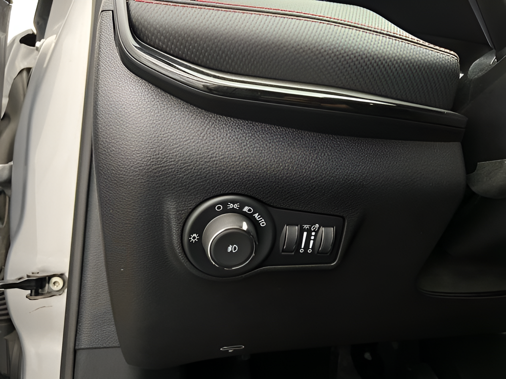 Used 2025 Silver Jeep Trailhawk image 27
