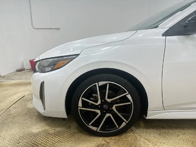 Certified Used 2025 White Nissan SR image 26