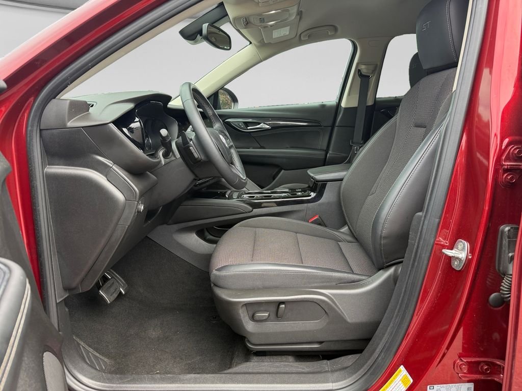 Used 2023 Red Buick Preferred image 10