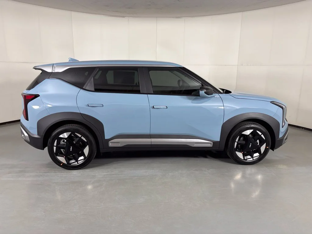 New 2027 Blue Kia S image 9