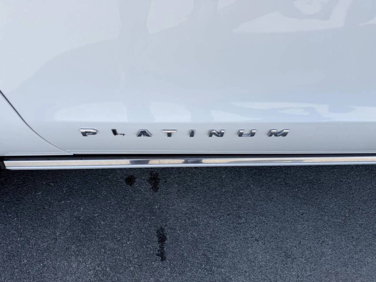 Used 2021 Off White Ford Platinum 4x4 4dr SUV image 19