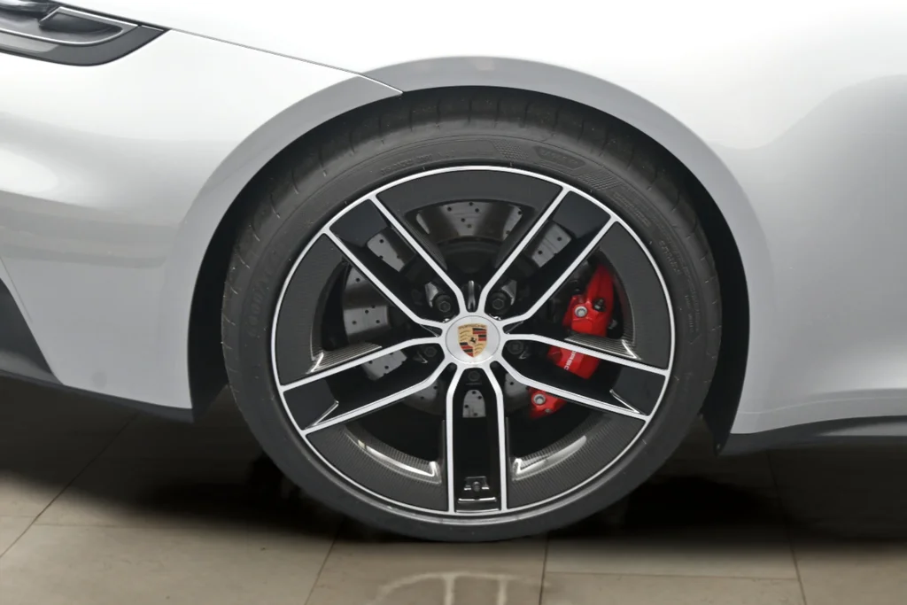 2025 Porsche 911 GTS - Photo 12