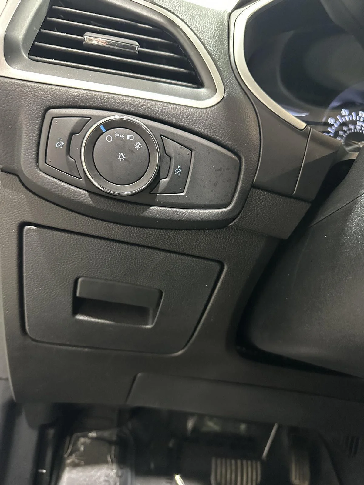 Used 2016 Oxford White Ford SEL image 18