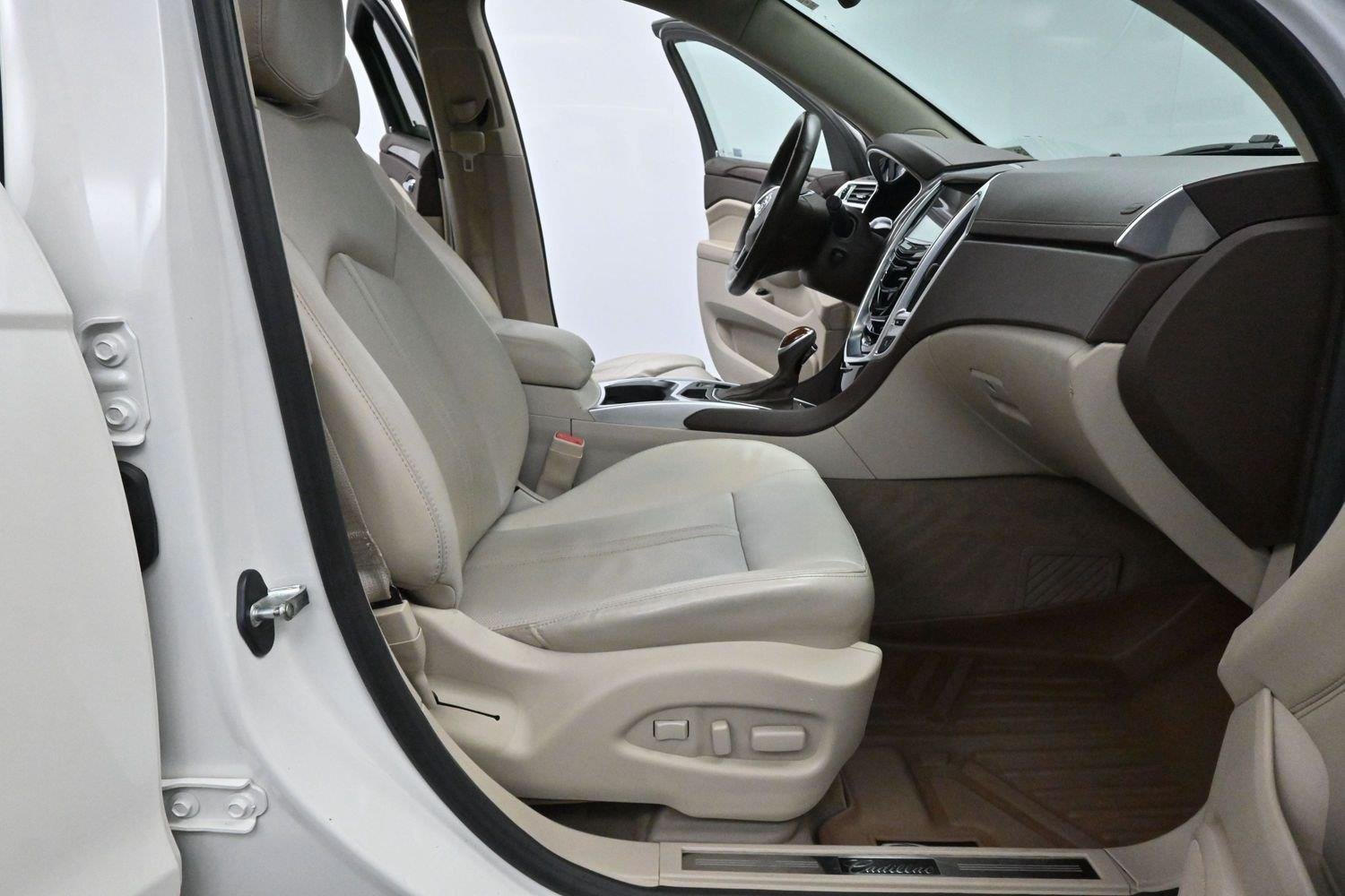 Used 2014 Platinum Ice Tricoat Cadillac Luxury Collection image 30
