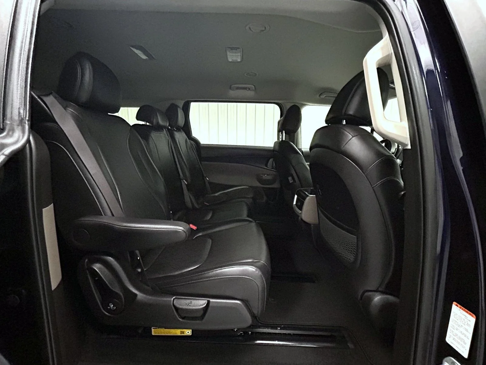Used 2025 Blue Kia LXS image 17