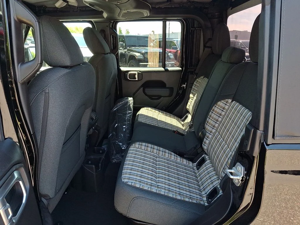 New 2026 Black Clear-Coat Exterior Paint Jeep 85th Anniversary Edition image 6