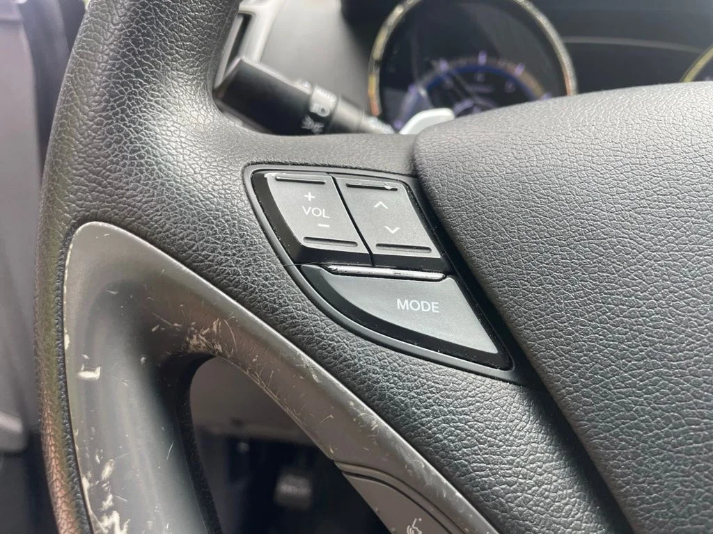 Used 2013 Pacific Blue Pearl Mica Hyundai SE image 11