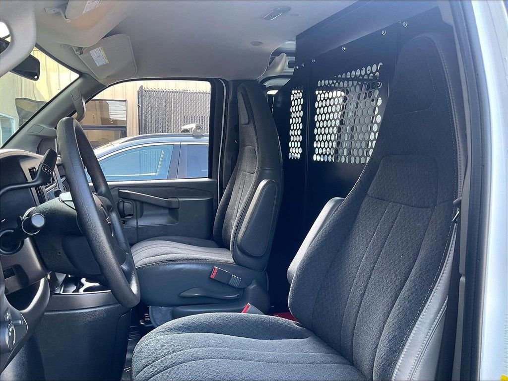 Used 2025 White GMC Work Van image 10