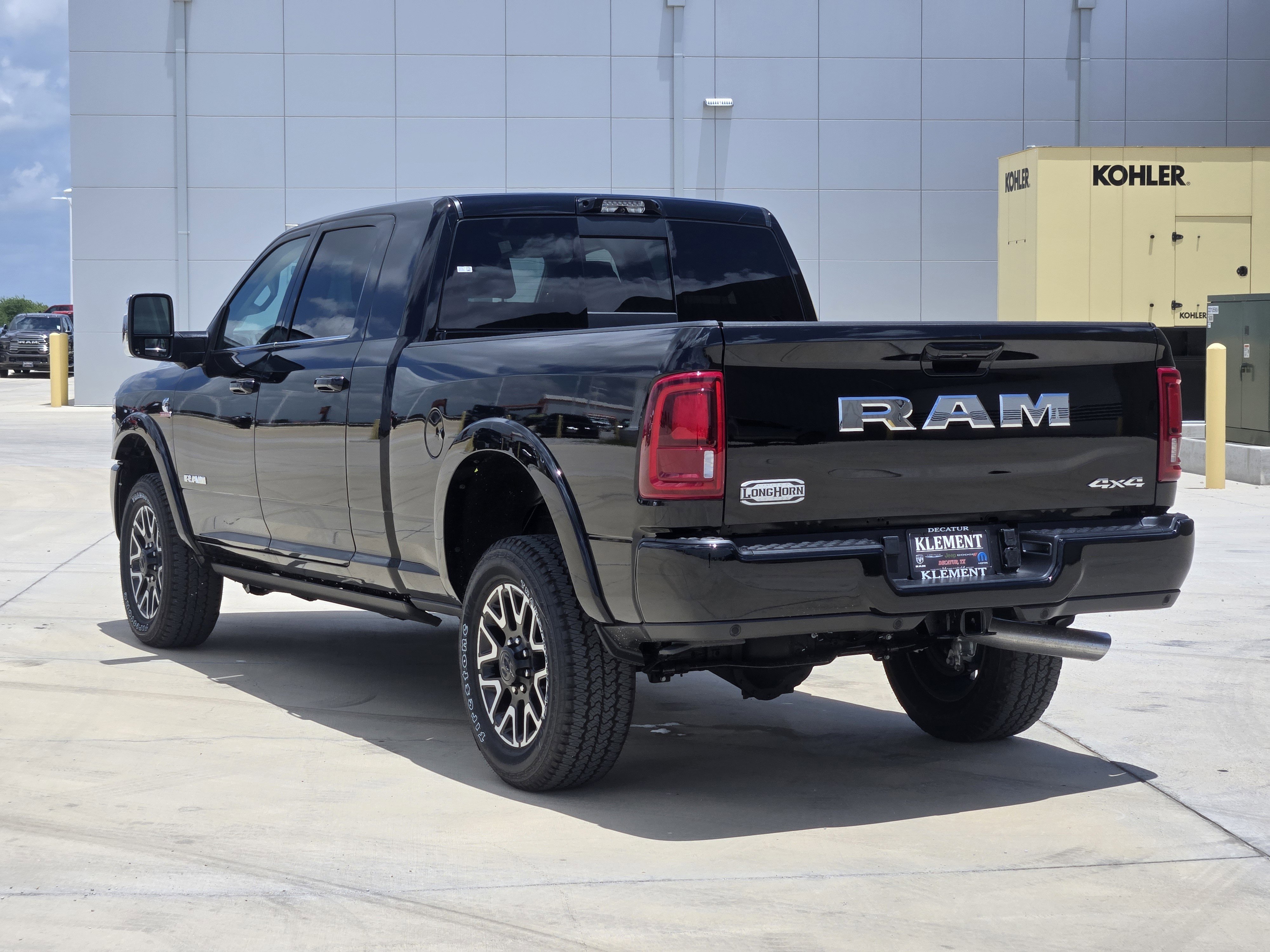 New 2026 Diamond Black Crystal Pearl-Coat Exterior Paint RAM Longhorn image 4