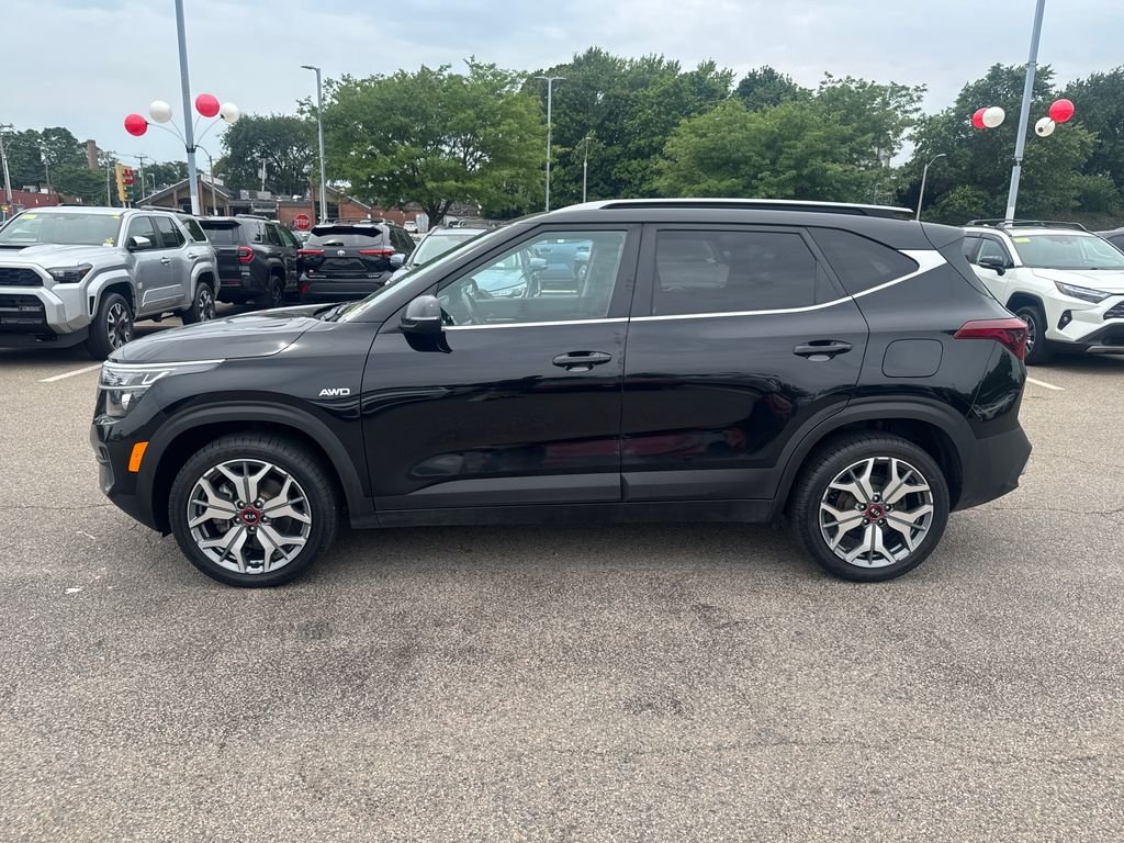 Used 2021 Black Kia S image 4