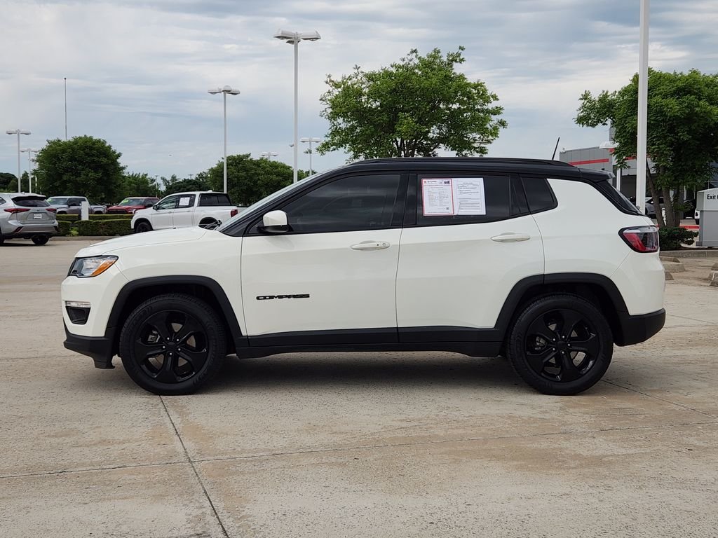 Used 2021 White Jeep Latitude image 4