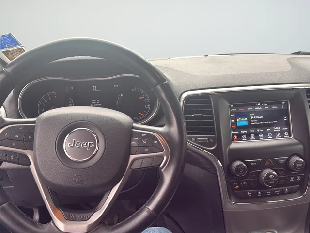Used 2019 Silver Jeep Laredo E image 11