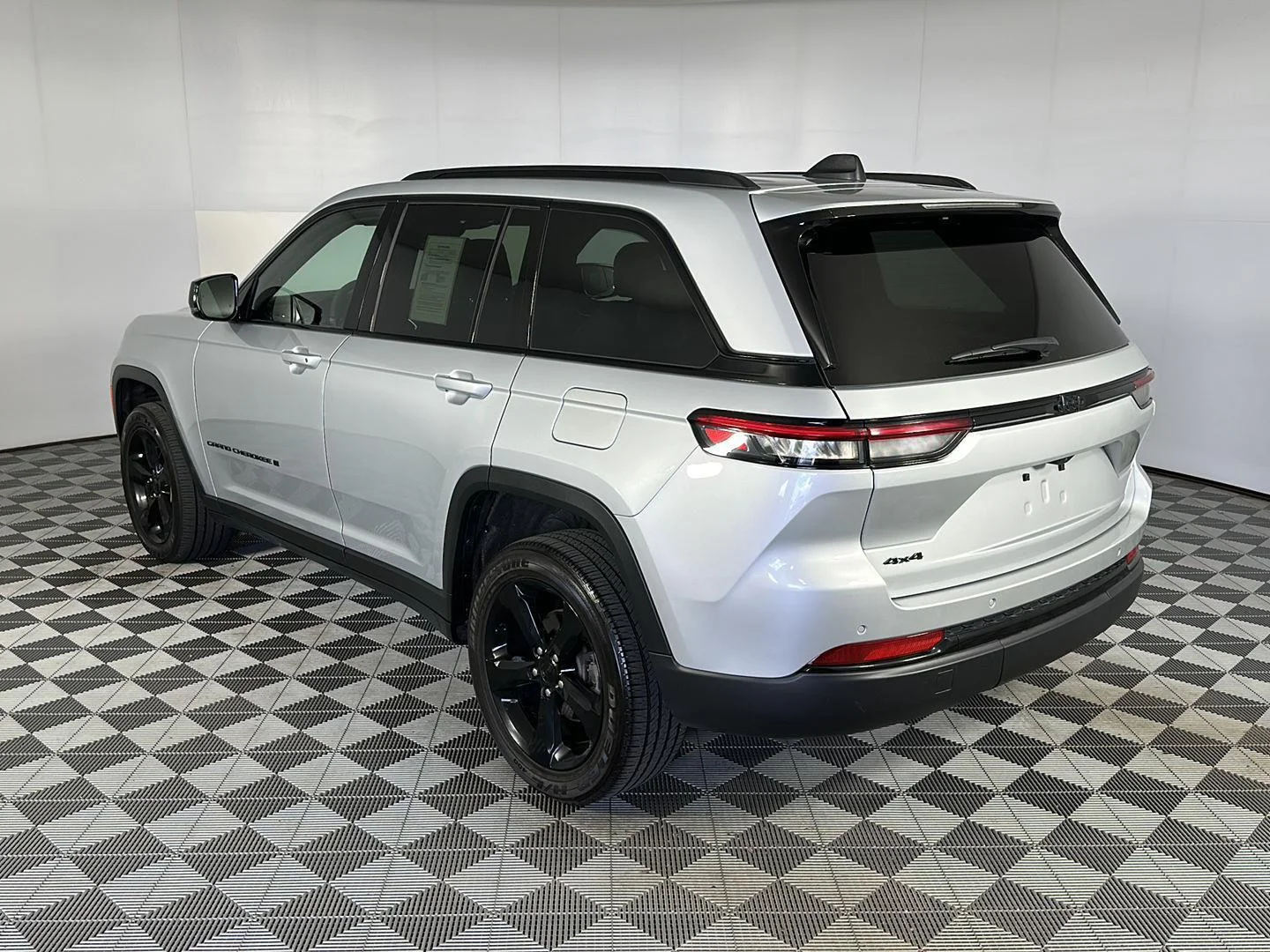 Used 2025 Silver Zynith Jeep Altitude X image 12