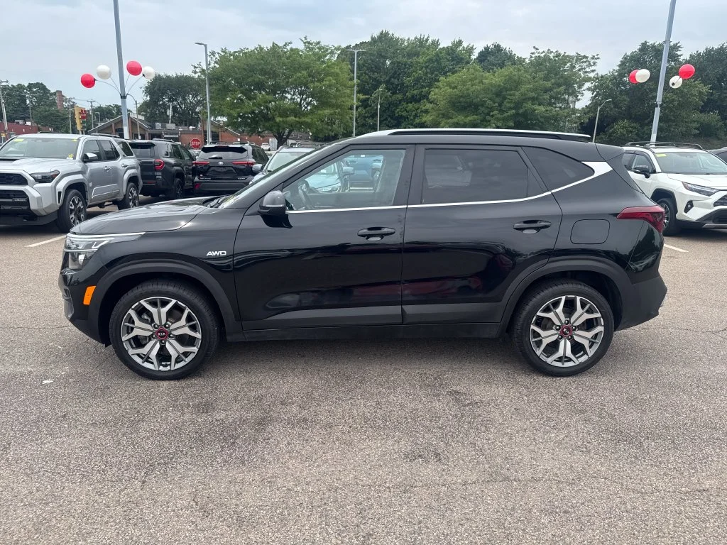 Used 2021 Black Kia S image 4