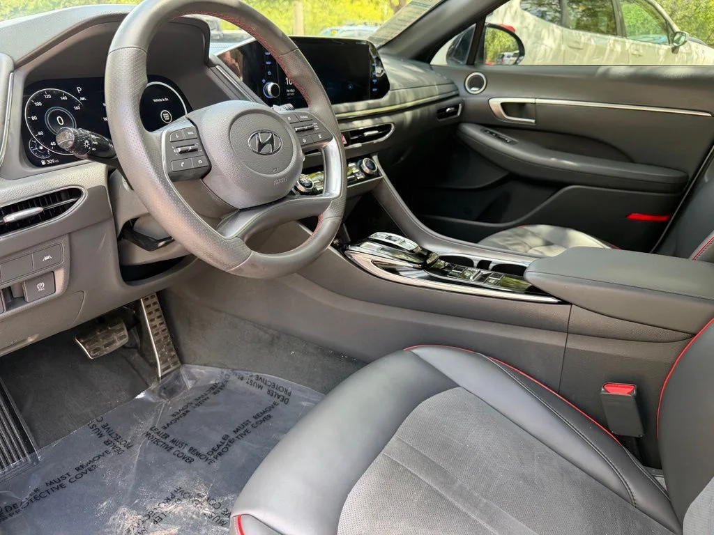 Used 2022 Shimmering Silver Hyundai SEL Plus image 18
