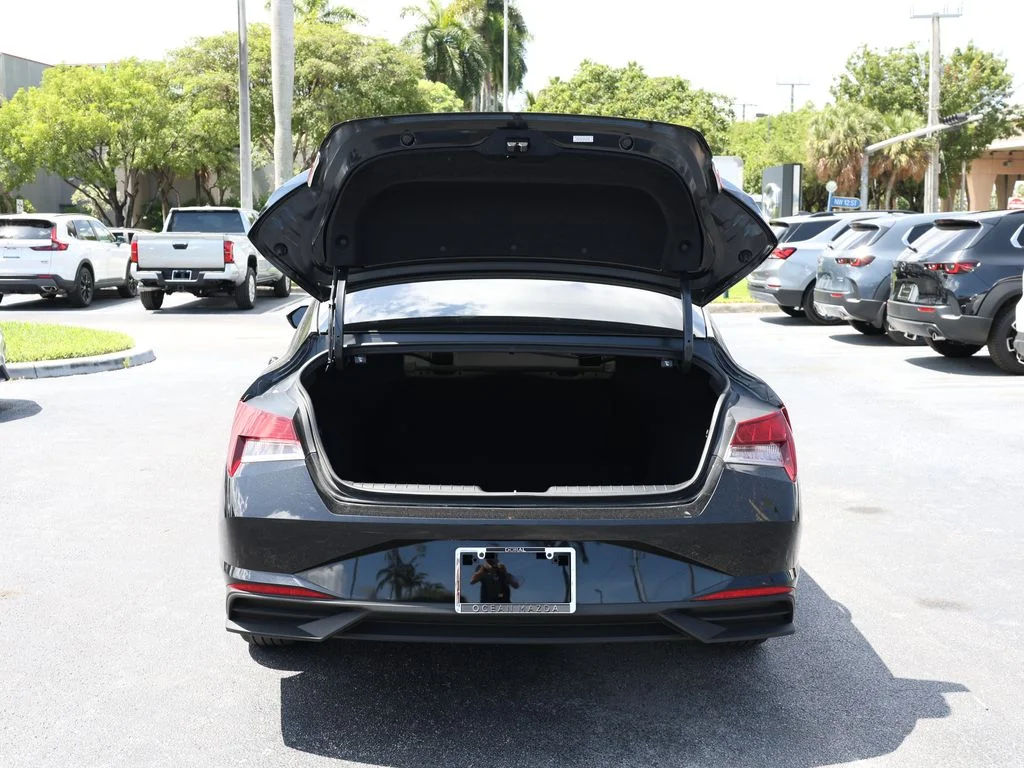Used 2023 Black Hyundai SEL image 7