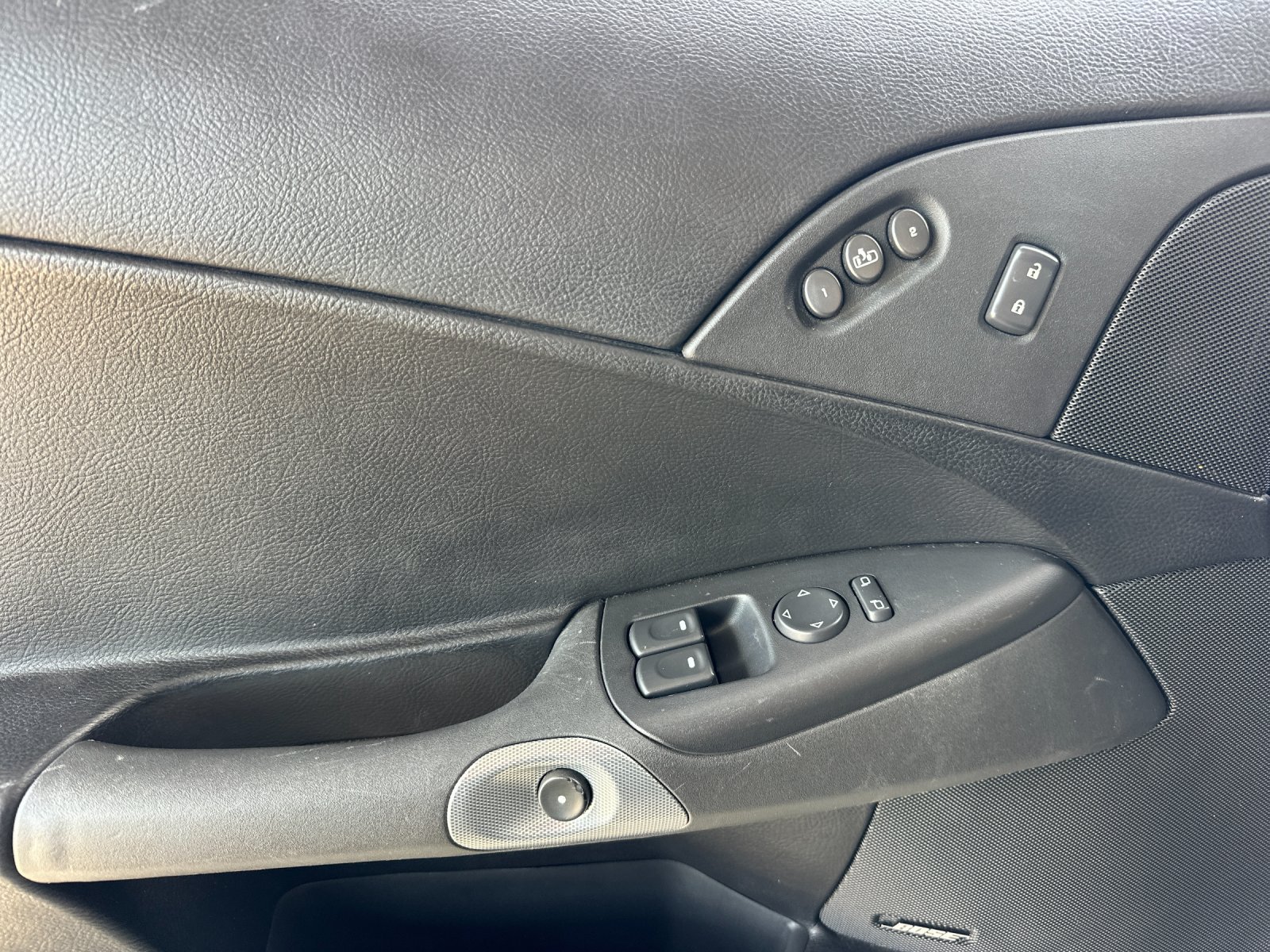Used 2005 Black Chevrolet Base image 12