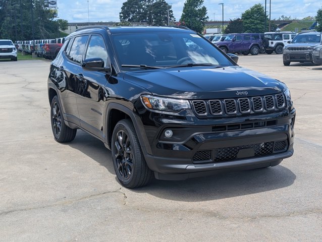 New 2026 Diamond Black Crystal Pearl-Coat Exterior Paint Jeep Latitude Altitude image 7