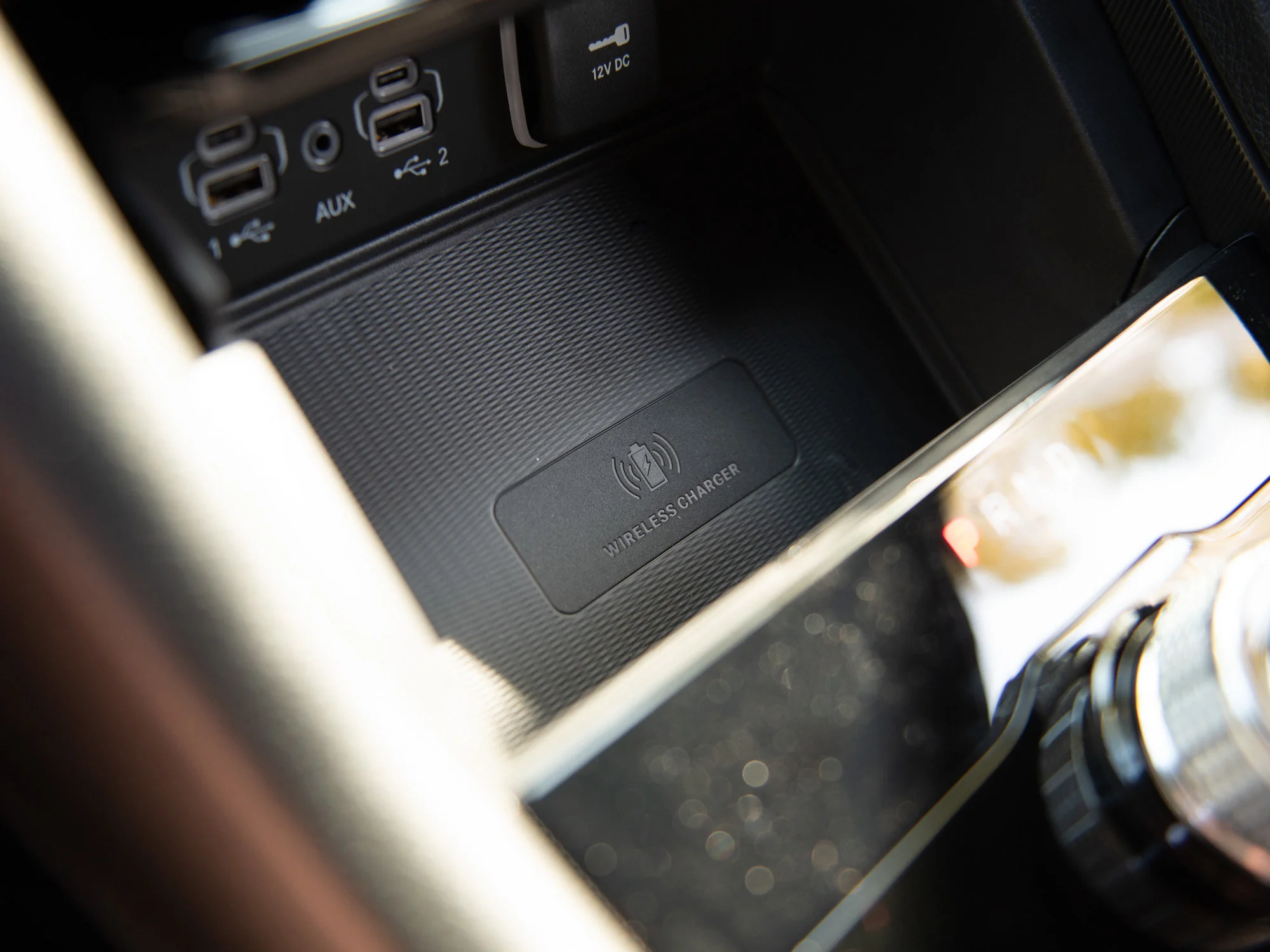 New 2025 White Jeep Altitude* 4x4, Sunroof, Heated Leather, Wireless Charging Pad image 15