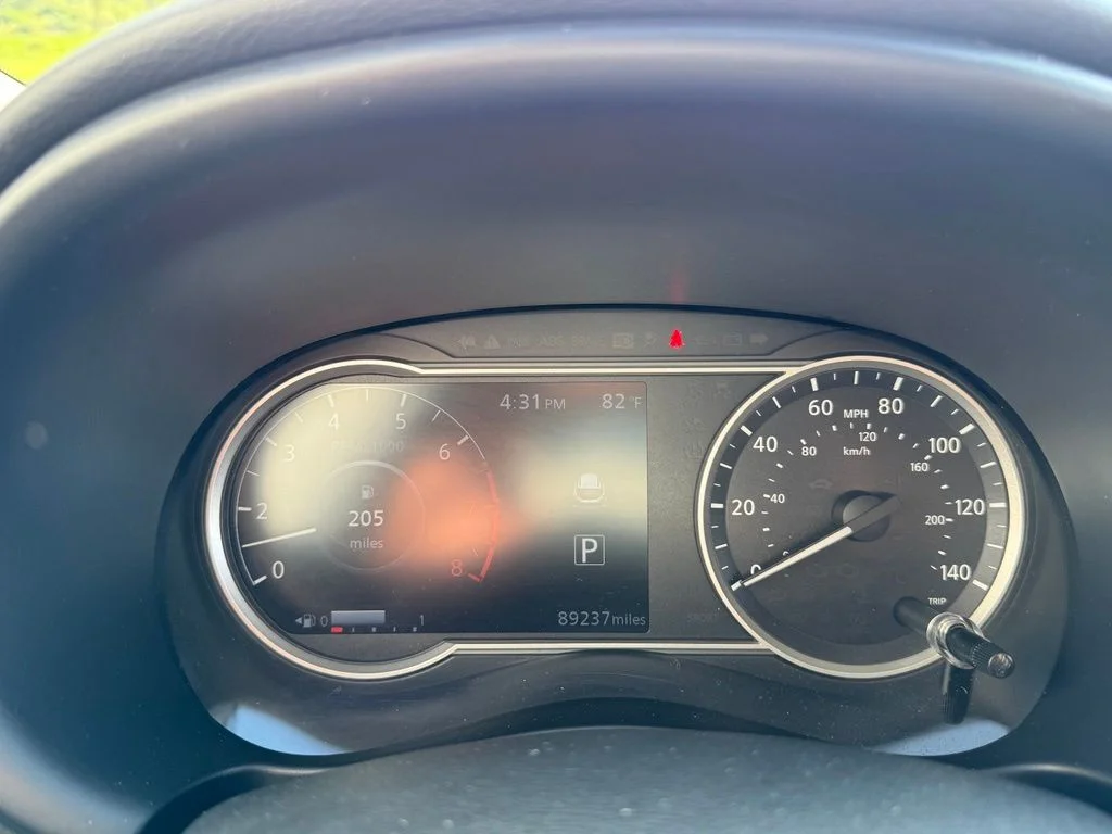 Used 2019 White Nissan SR image 14