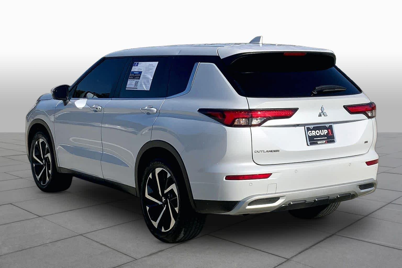 Used 2024 White Diamond Mitsubishi SE image 11