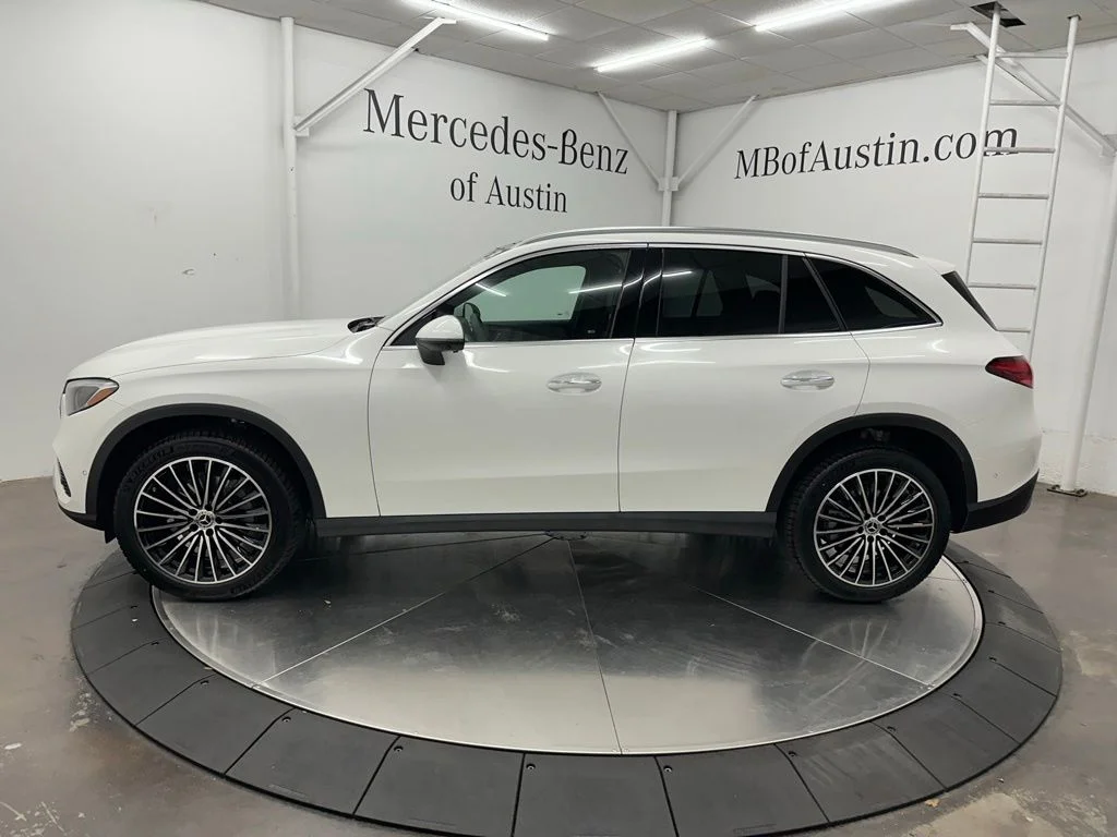 New 2027 White Mercedes-Benz GLC 300 image 4