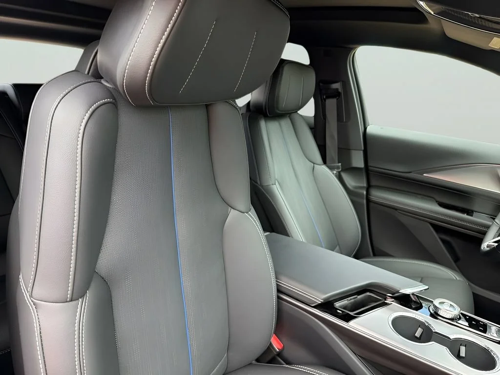2027 Cadillac LYRIQ Luxury - Photo 45