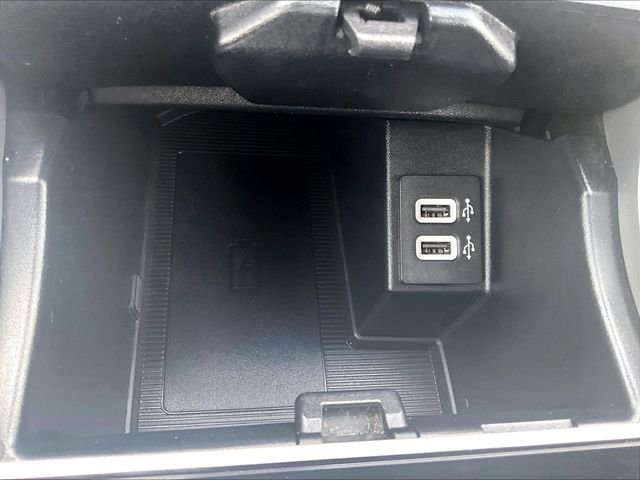 Used 2020 Black Ford SEL image 28