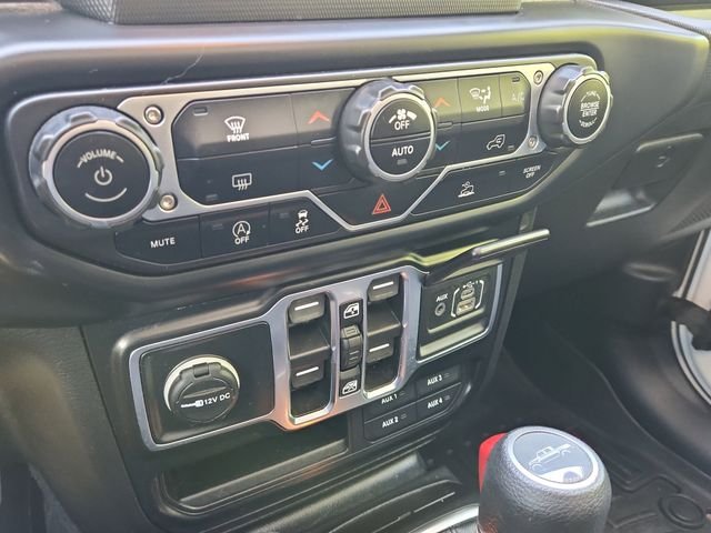 Used 2022 White Jeep Sport image 21