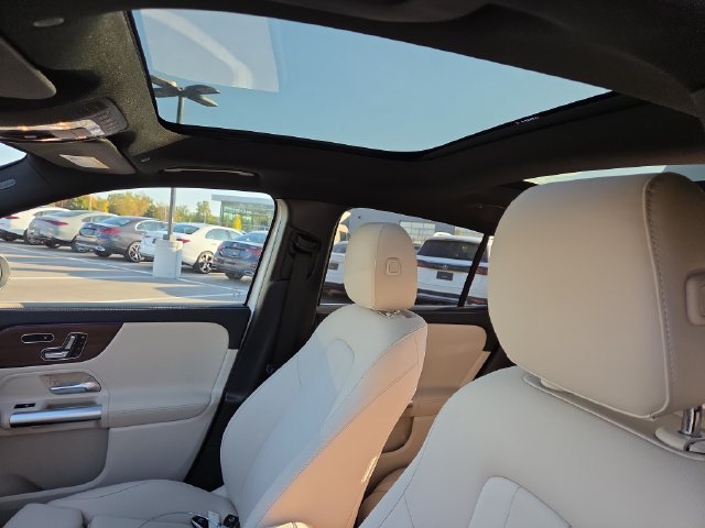 Used 2023 White Mercedes-Benz GLA 250 image 25