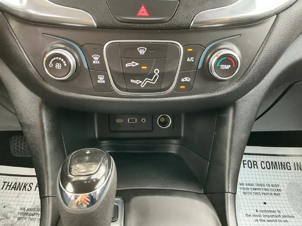 Used 2020 SUMMIT WHITE Chevrolet LT image 22