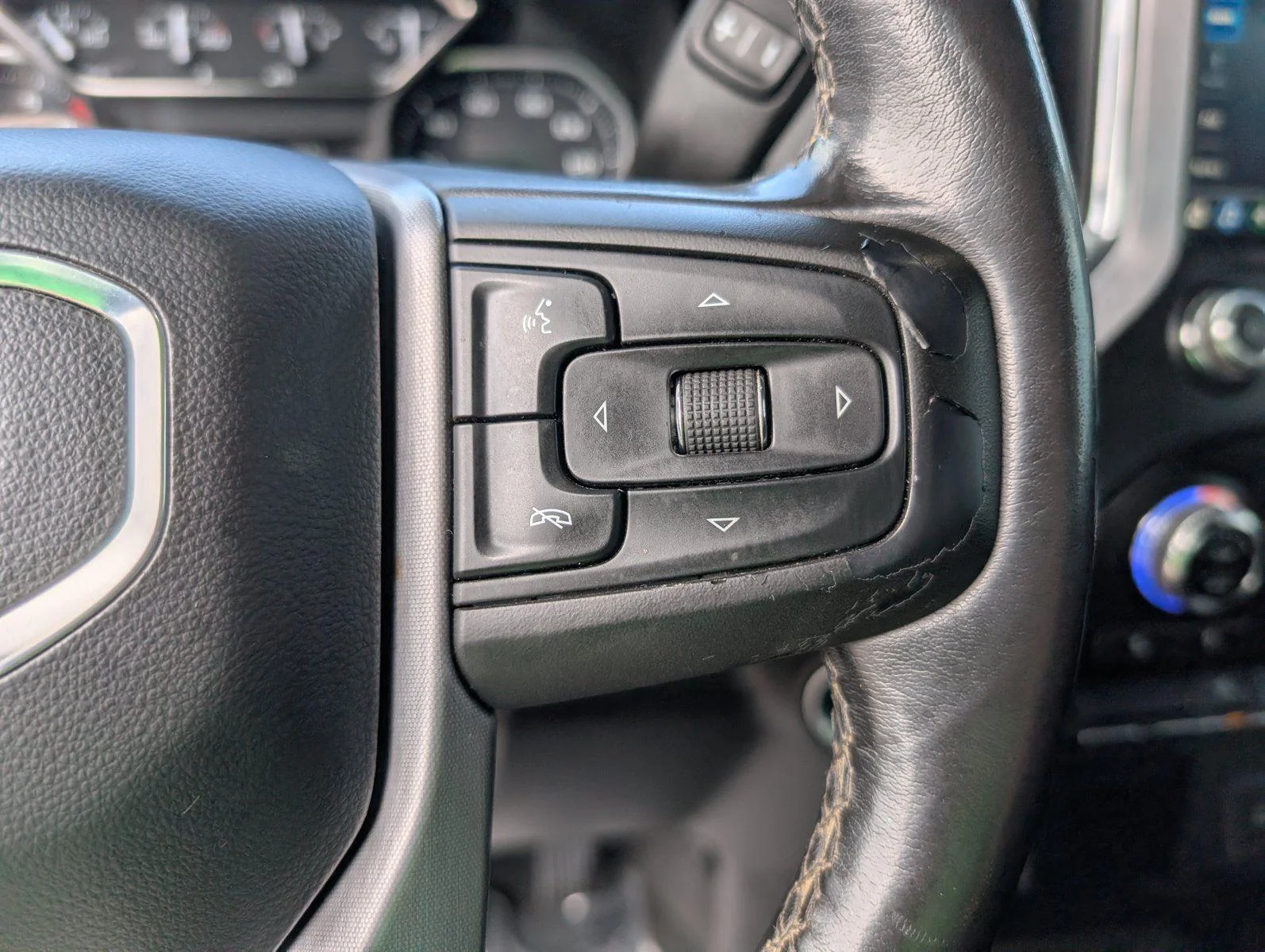 Used 2022 Satin Steel Metallic GMC Elevation image 25