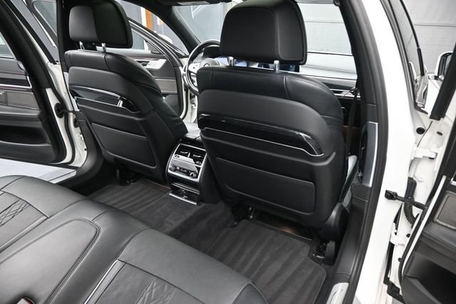 Used 2022 White BMW 740i image 27