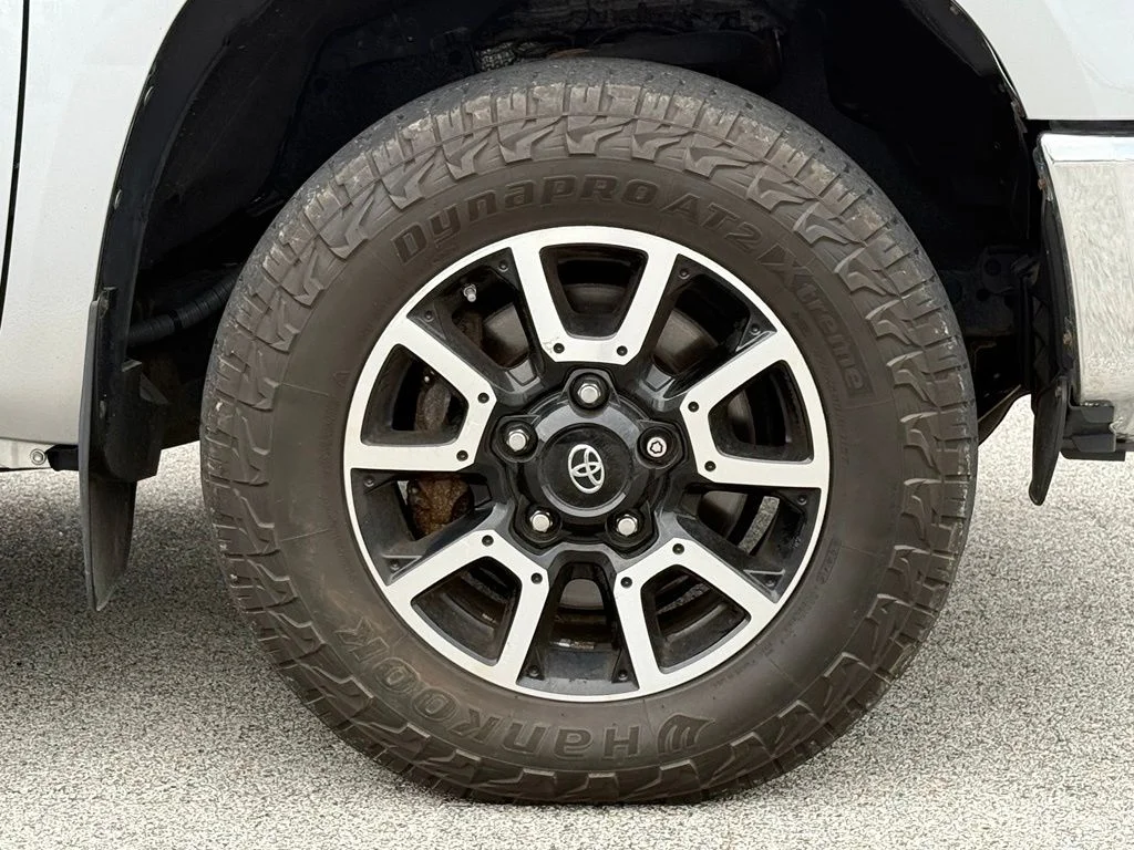 Used 2018 Silver Toyota SR5 image 13