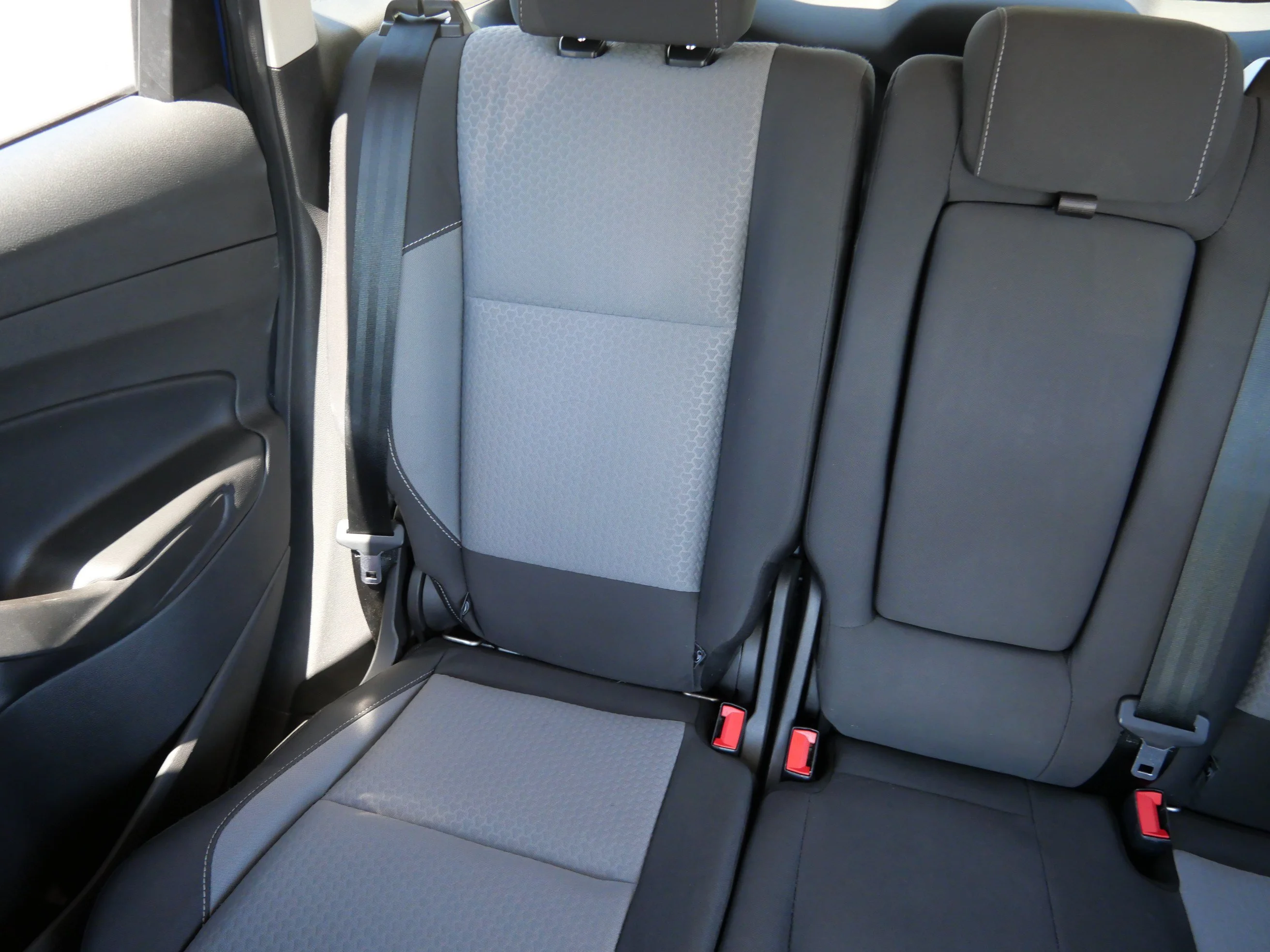 Used 2017 Lightning Blue Metallic Ford SE image 12