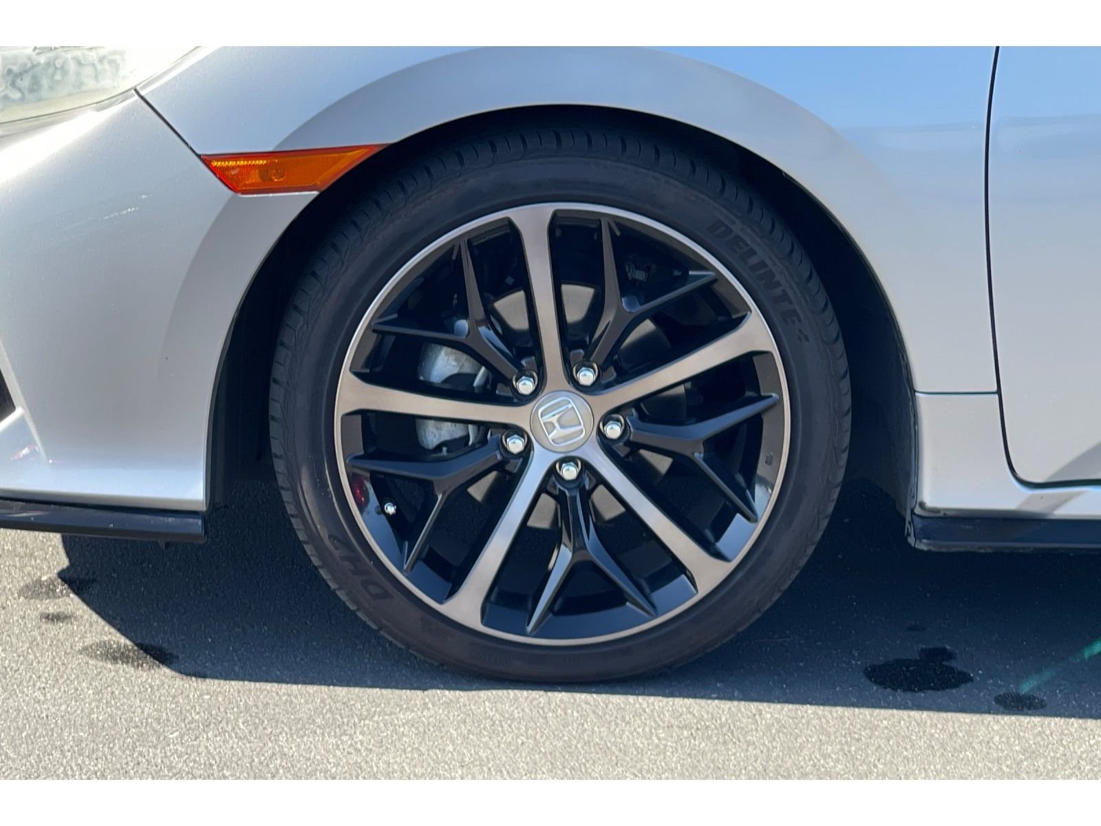 Used 2020 Lunar Silver Metallic Honda Sport Touring image 10