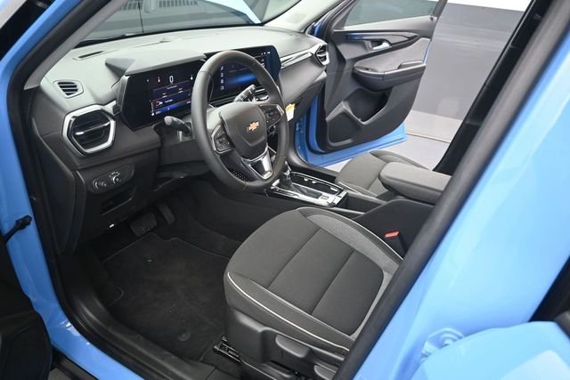 Used 2024 Fountain Blue Chevrolet LT image 4