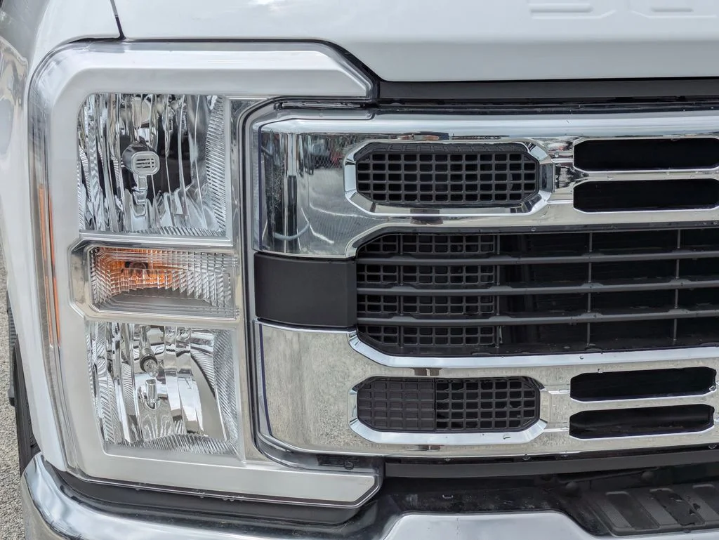 New 2026 Oxford White Ford XL image 10