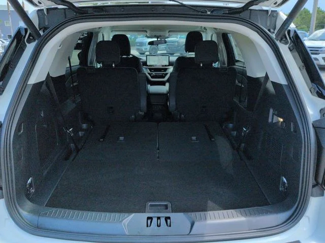 New 2026 Star White Metallic Tri-Coat Ford Active image 13