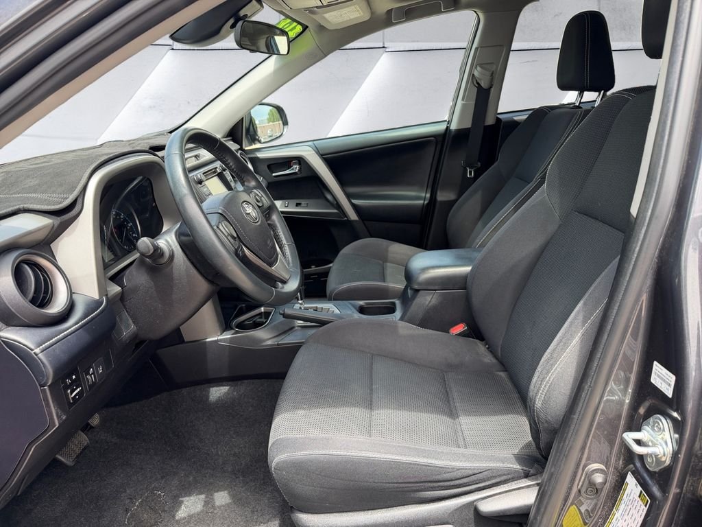 Used 2018 Gray Toyota XLE image 7