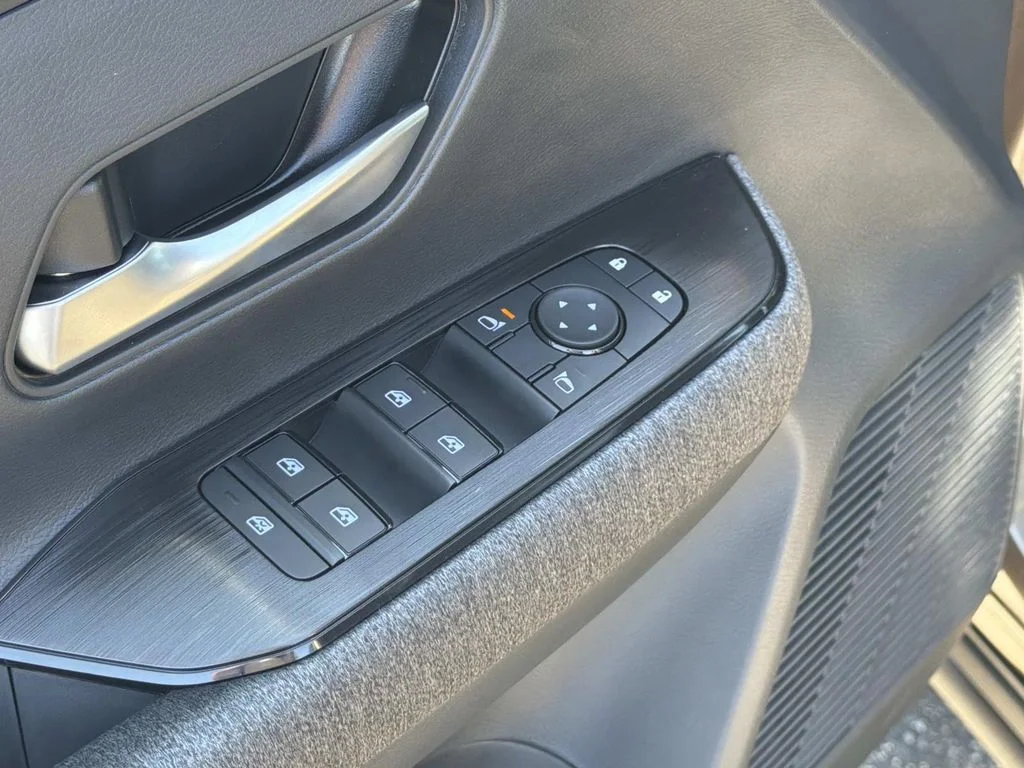 New 2027 Canyon Bronze Metallic Nissan SV image 13