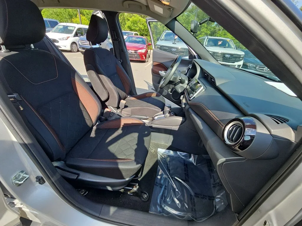 Used 2019 Silver Nissan SR image 10