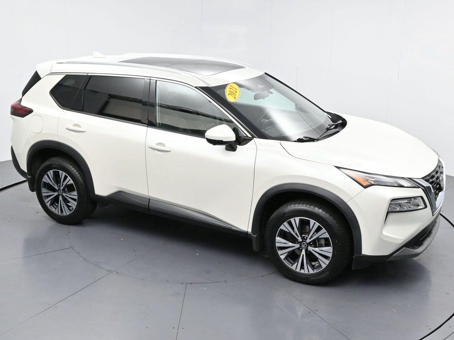 Used 2021 Pearl White Tricoat Nissan SV image 39