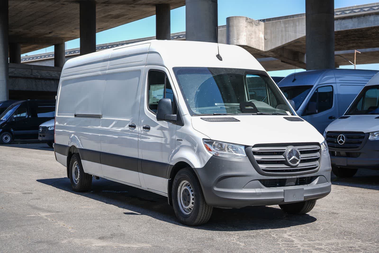 New 2025 Arctic+White Mercedes-Benz Cargo 170WB High Roof 113kW Battery RWD HO Motor image 38