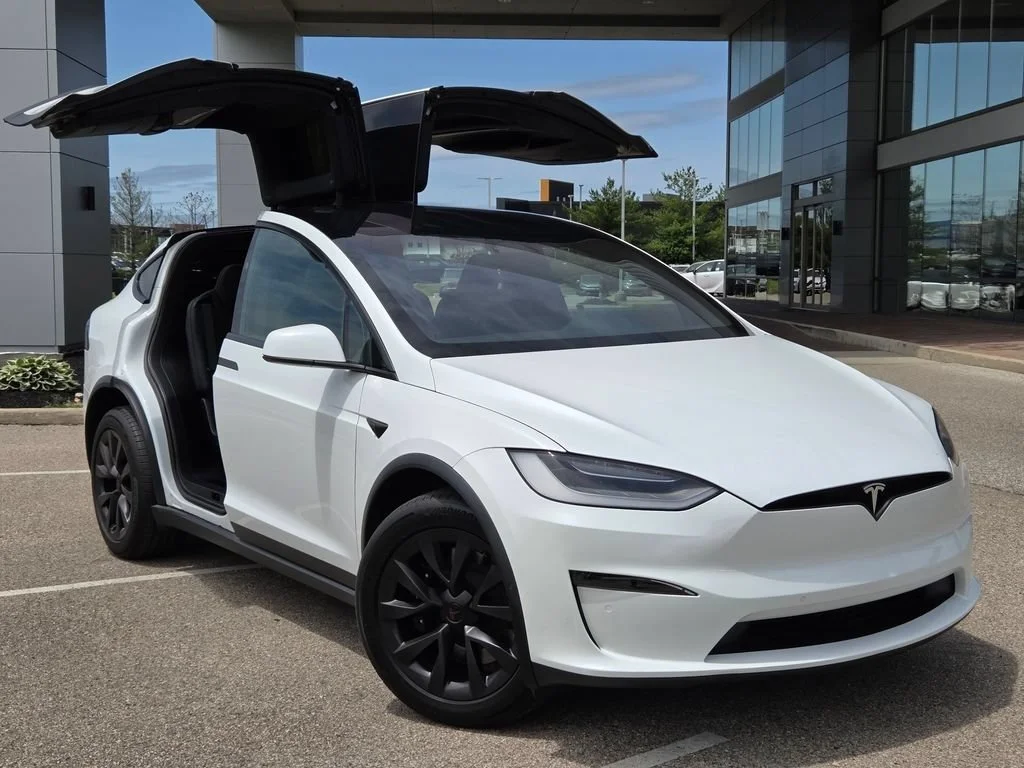 Used 2023 Pearl White Multi-Coat Tesla Standard Range image 24
