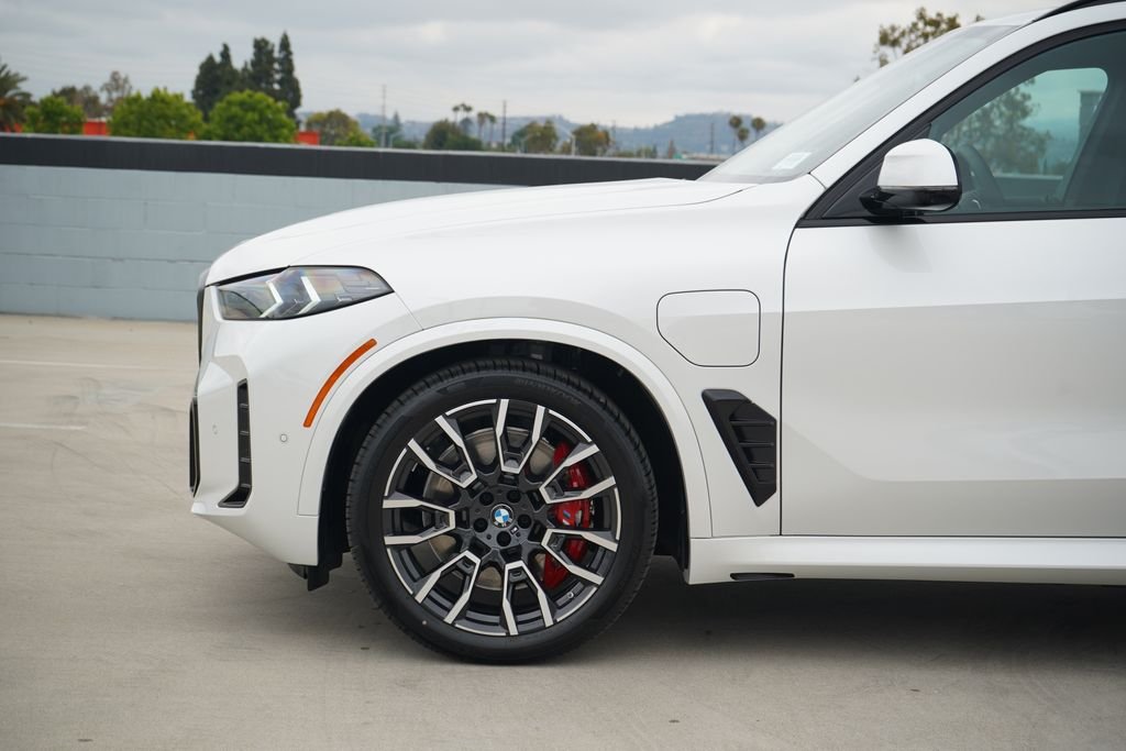 New 2026 Mineral White Metallic BMW xDrive50e image 5