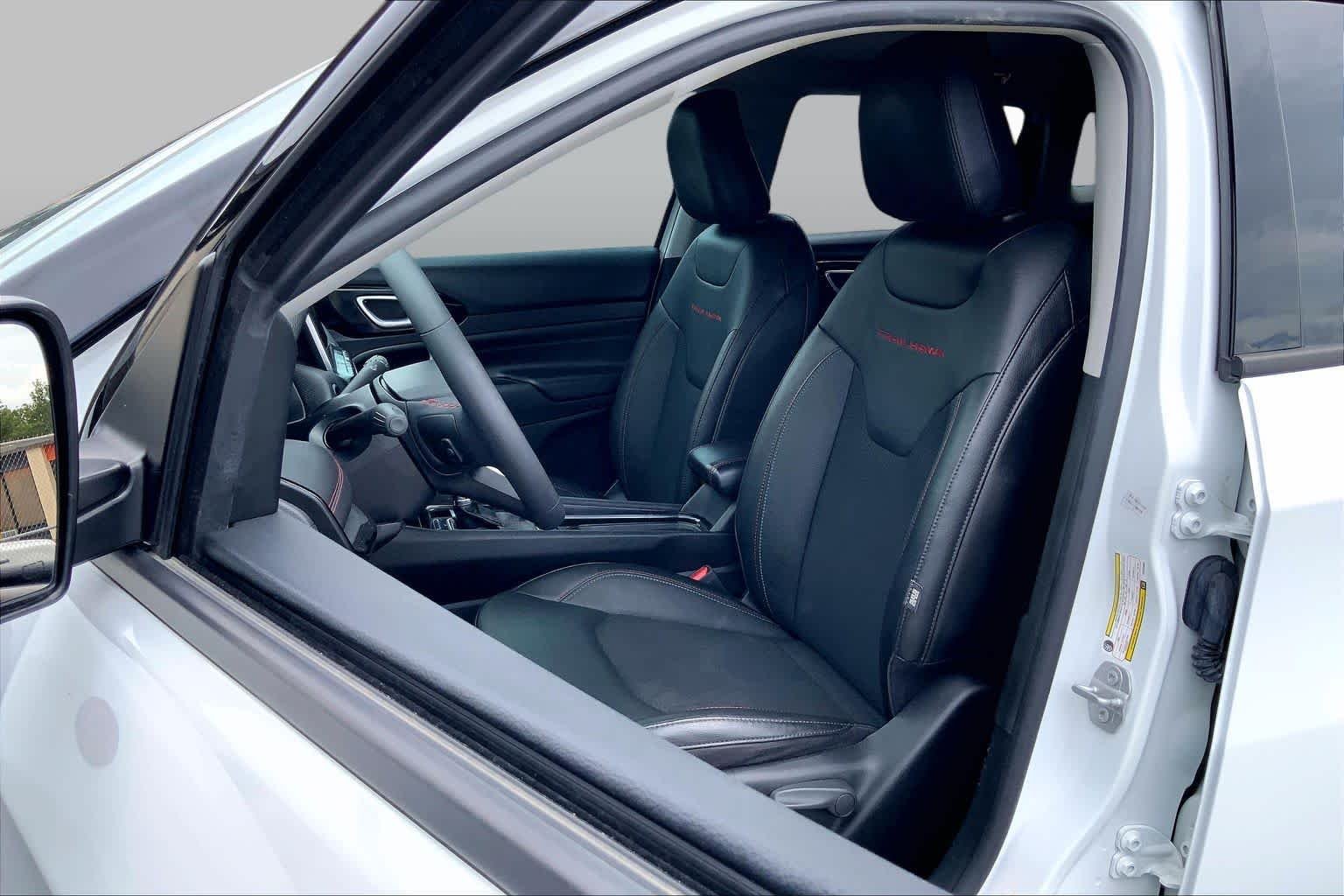 Used 2022 Bright White Clearcoat Jeep Trailhawk image 8