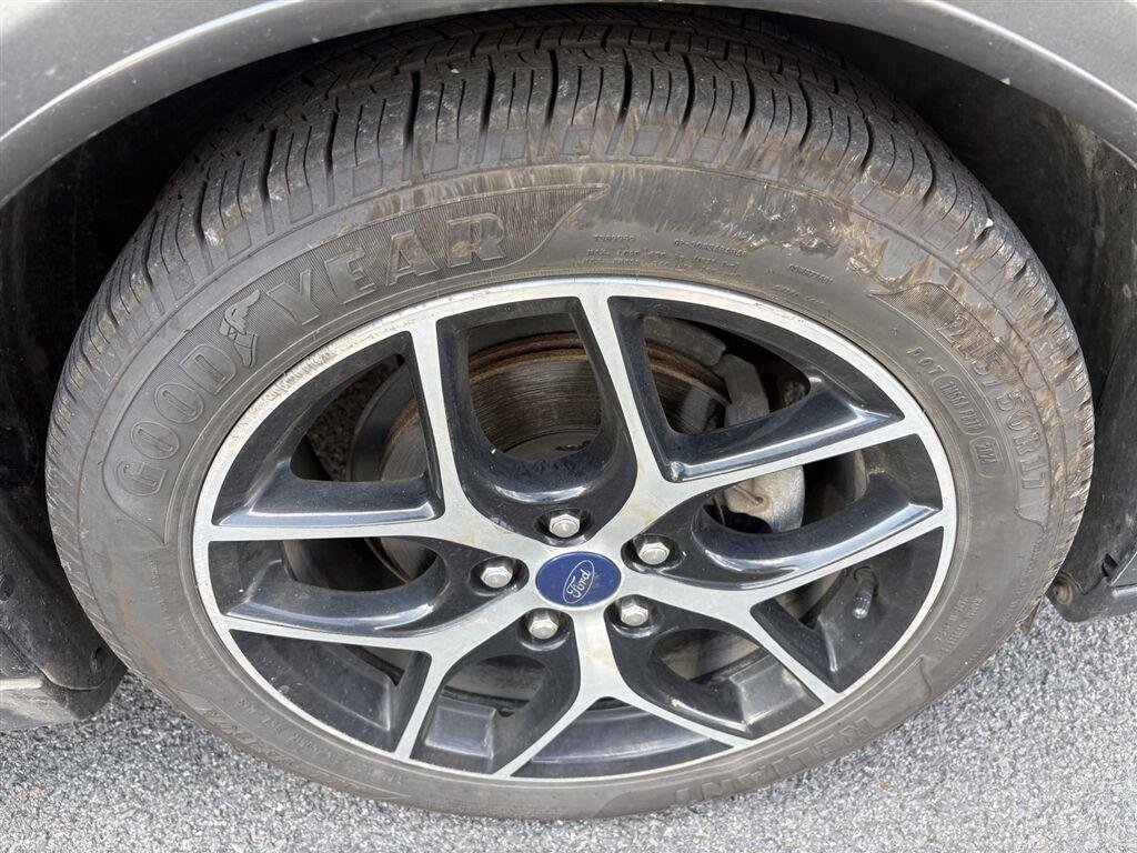 Used 2016 Magnetic Ford SE image 9
